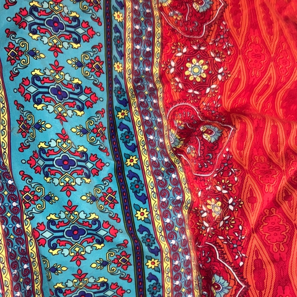 Absolutely gorgeous colors of turquoise, deep gold, and red bedding.
